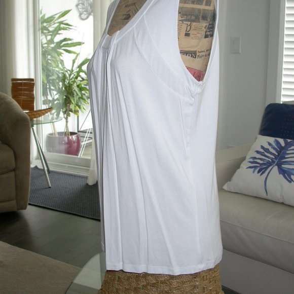 White Sleeveless Blouse - Picture 5 of 7